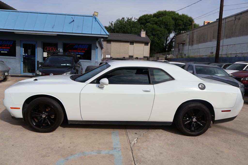2016 Dodge Challenger Image 4