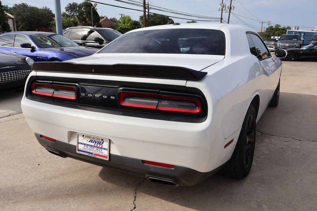 2016 Dodge Challenger Image 7