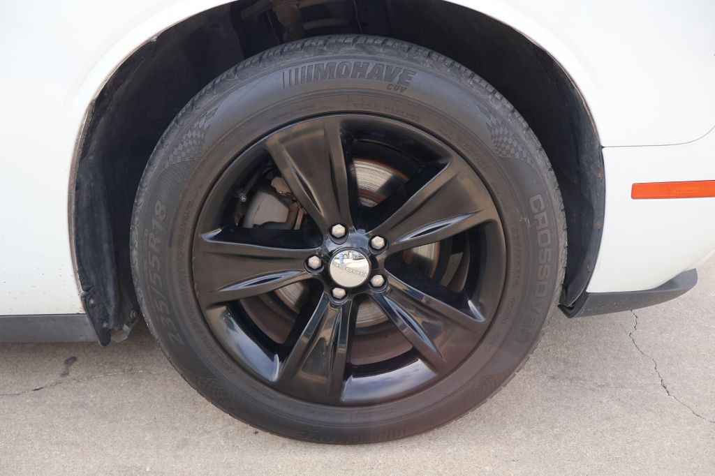 2016 Dodge Challenger Image 9