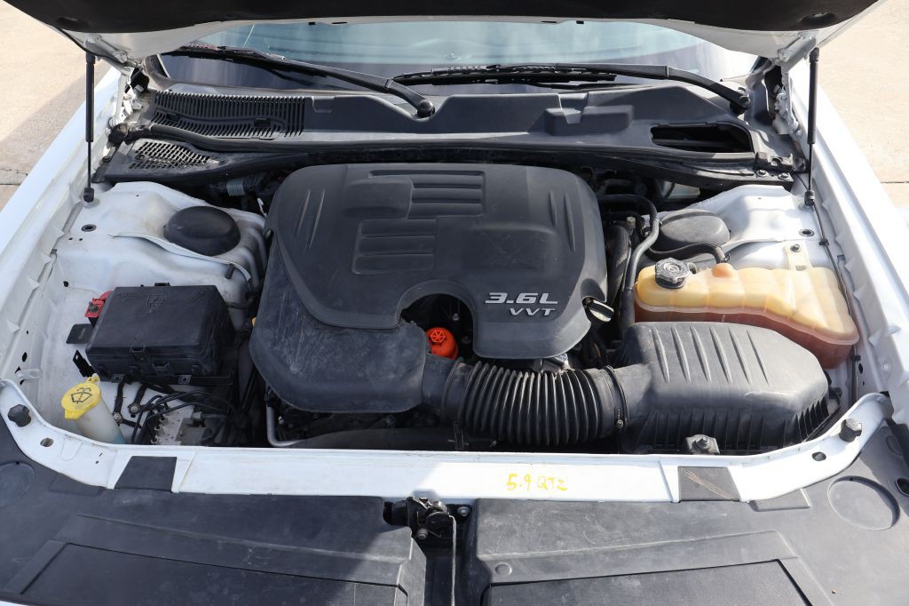 2016 Dodge Challenger Image 13