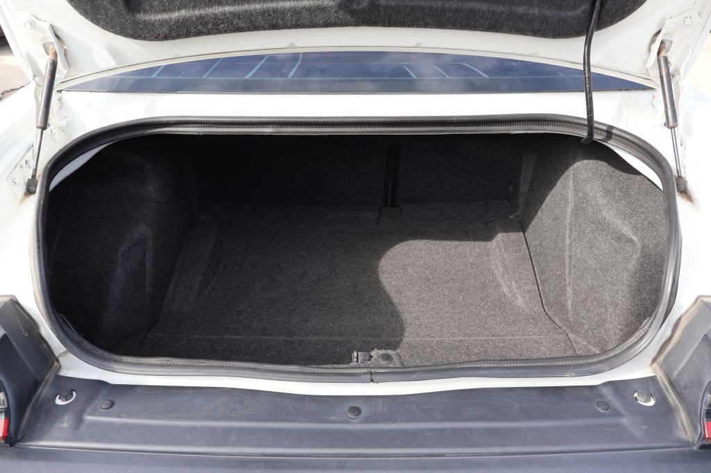 2016 Dodge Challenger Image 14