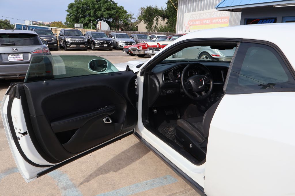 2016 Dodge Challenger Image 17