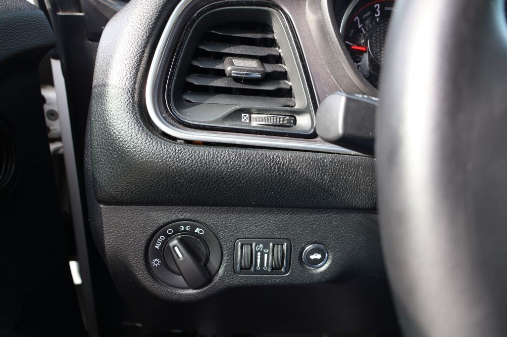 2016 Dodge Challenger Image 23