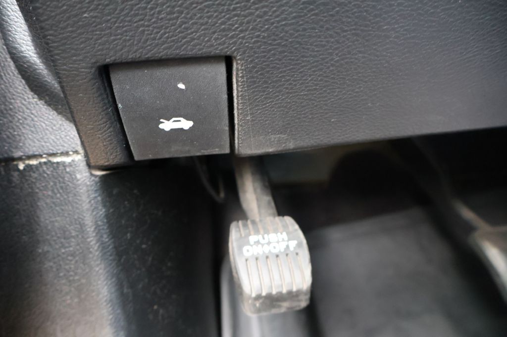 2016 Dodge Challenger Image 24
