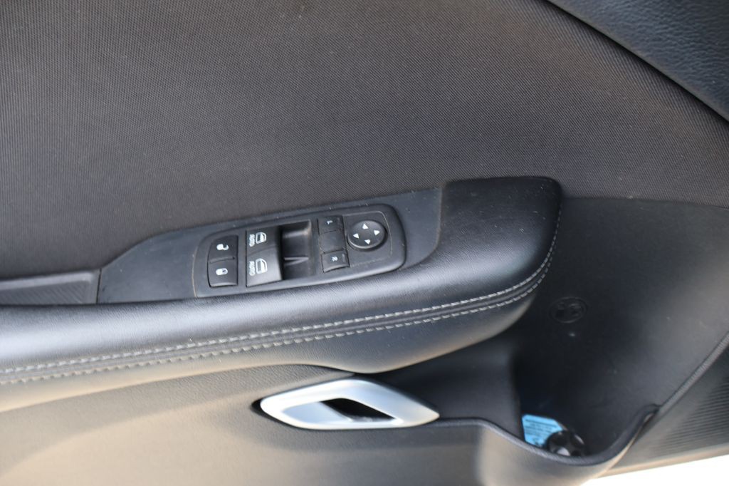 2016 Dodge Challenger Image 25
