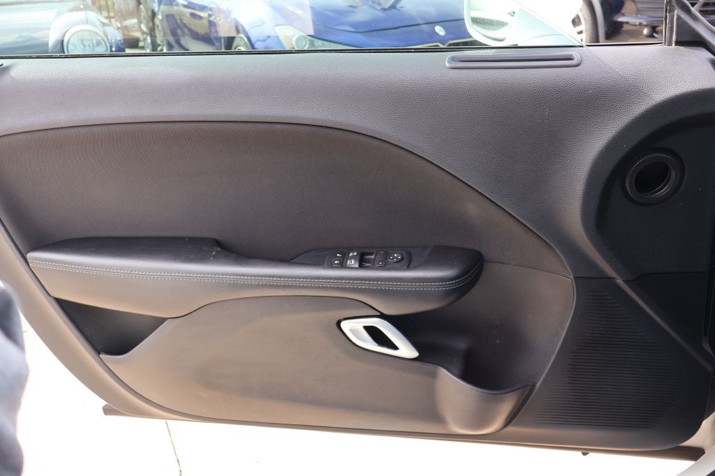 2016 Dodge Challenger Image 26