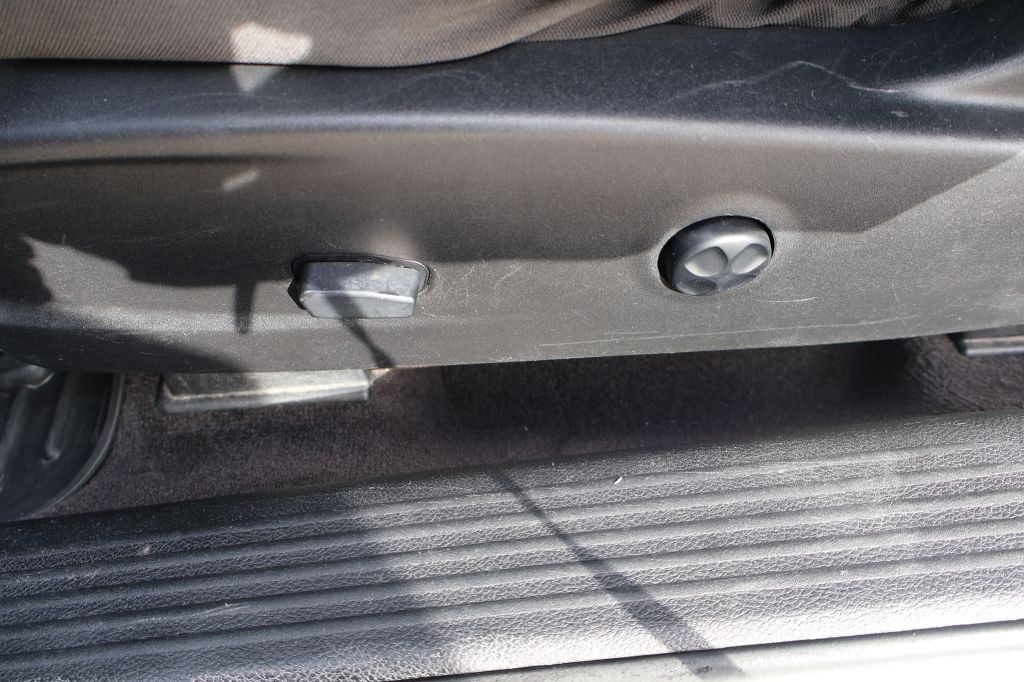 2016 Dodge Challenger Image 27
