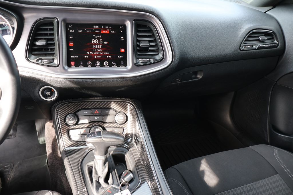 2016 Dodge Challenger Image 31