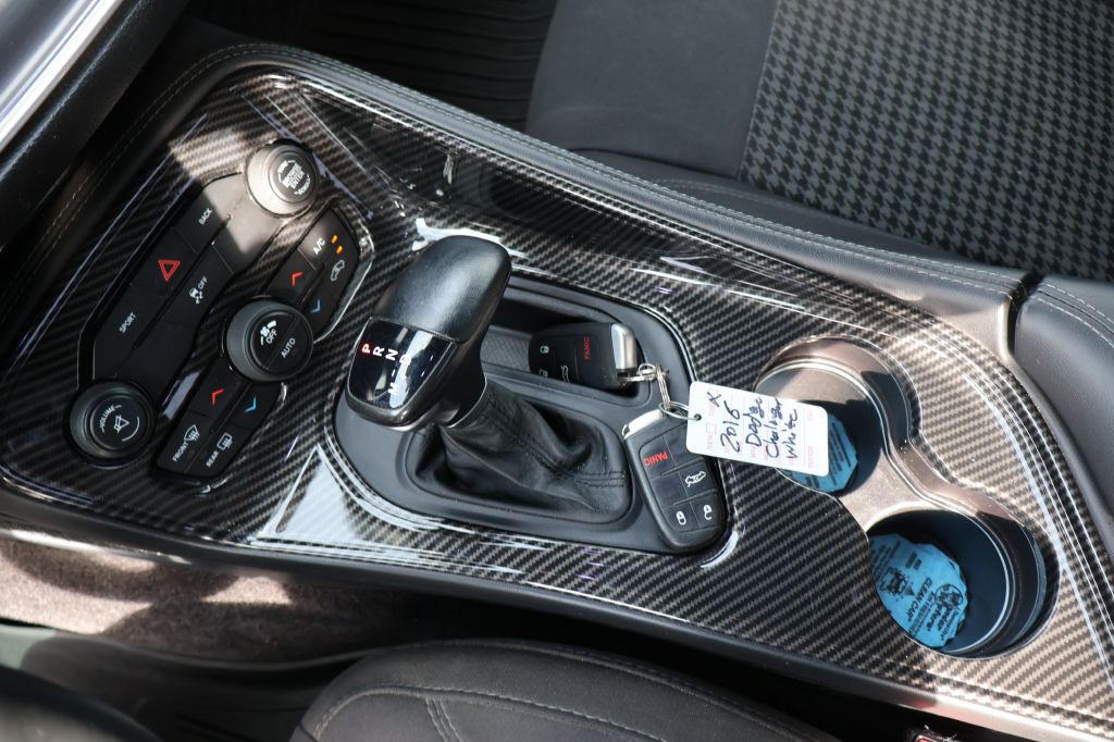 2016 Dodge Challenger Image 32