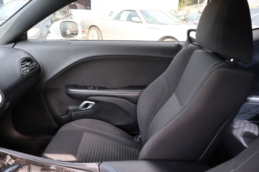 2016 Dodge Challenger Image 34
