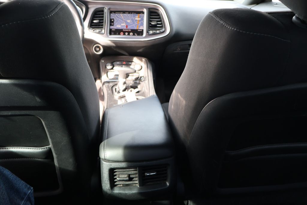2016 Dodge Challenger Image 38