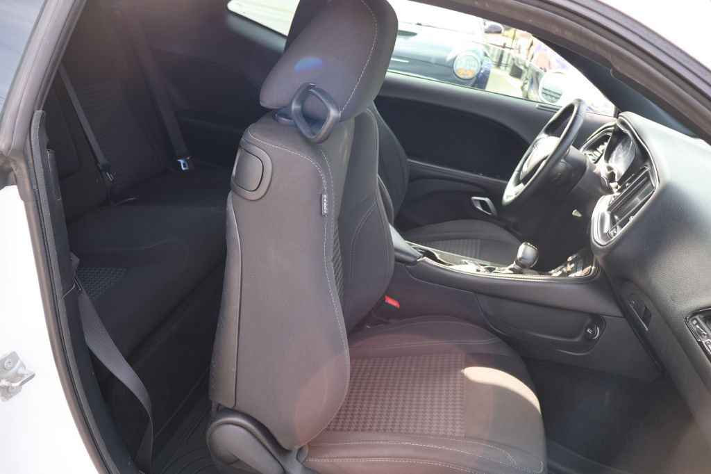 2016 Dodge Challenger Image 39