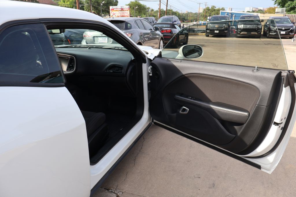 2016 Dodge Challenger Image 41
