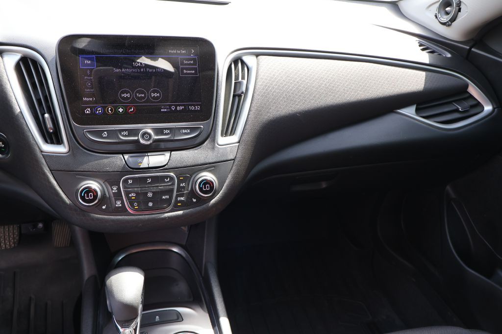 2022 Chevrolet Malibu Image 31