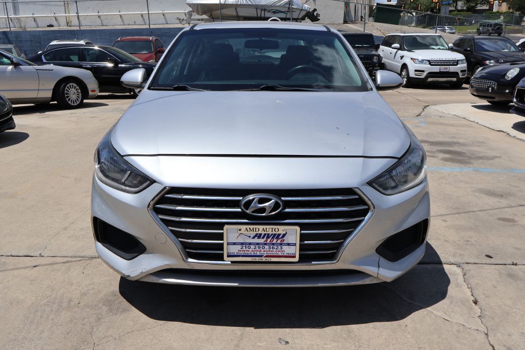 2020 Hyundai Accent Image 2