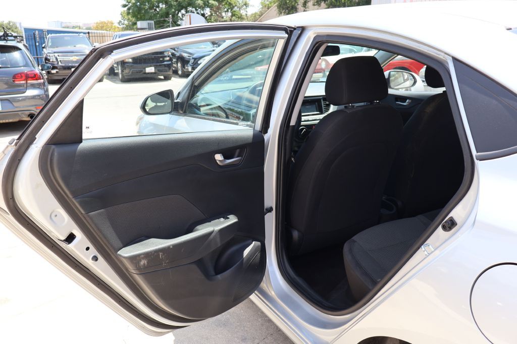 2020 Hyundai Accent Image 18