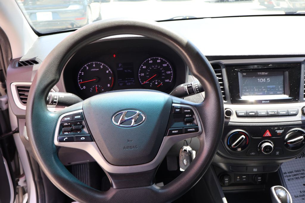 2020 Hyundai Accent Image 21