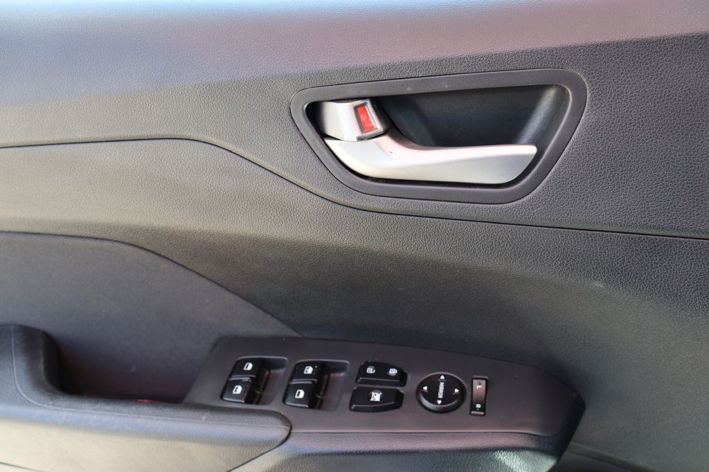 2020 Hyundai Accent Image 24