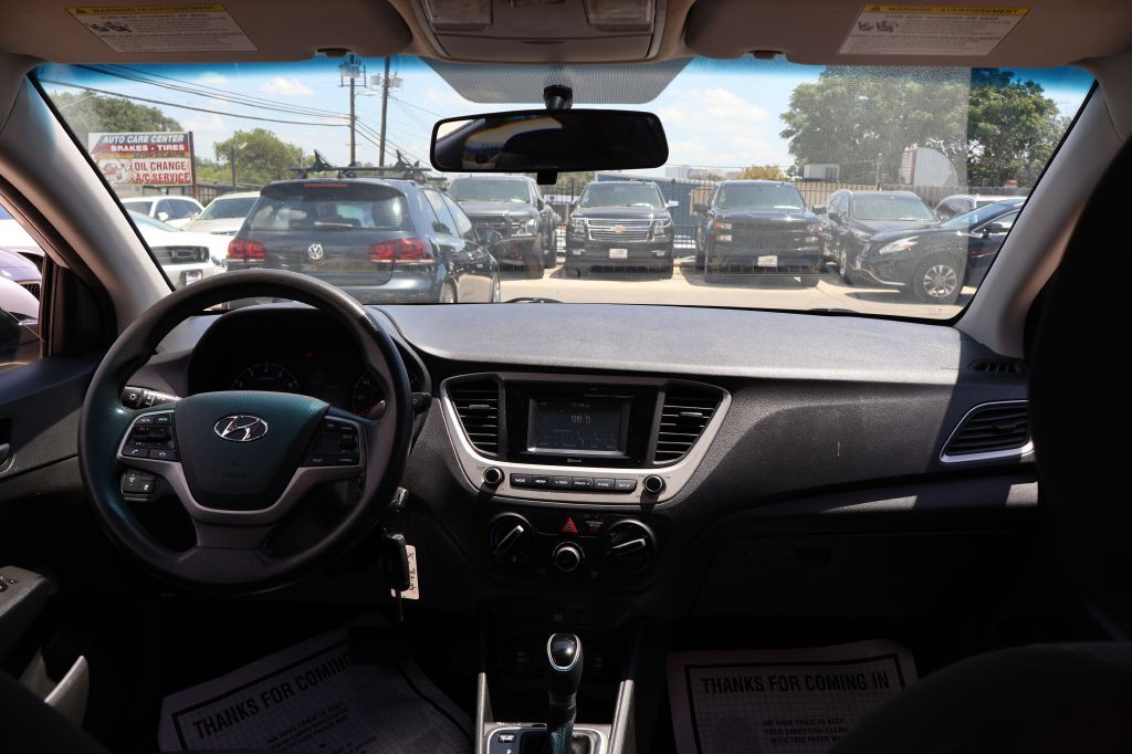 2020 Hyundai Accent Image 35
