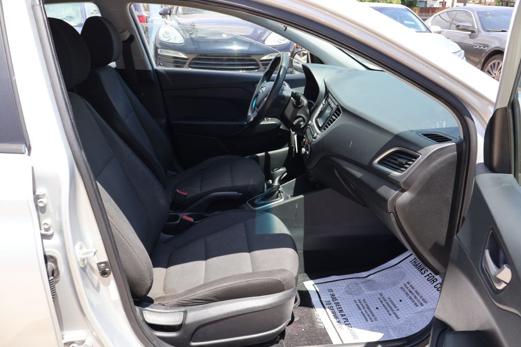 2020 Hyundai Accent Image 39