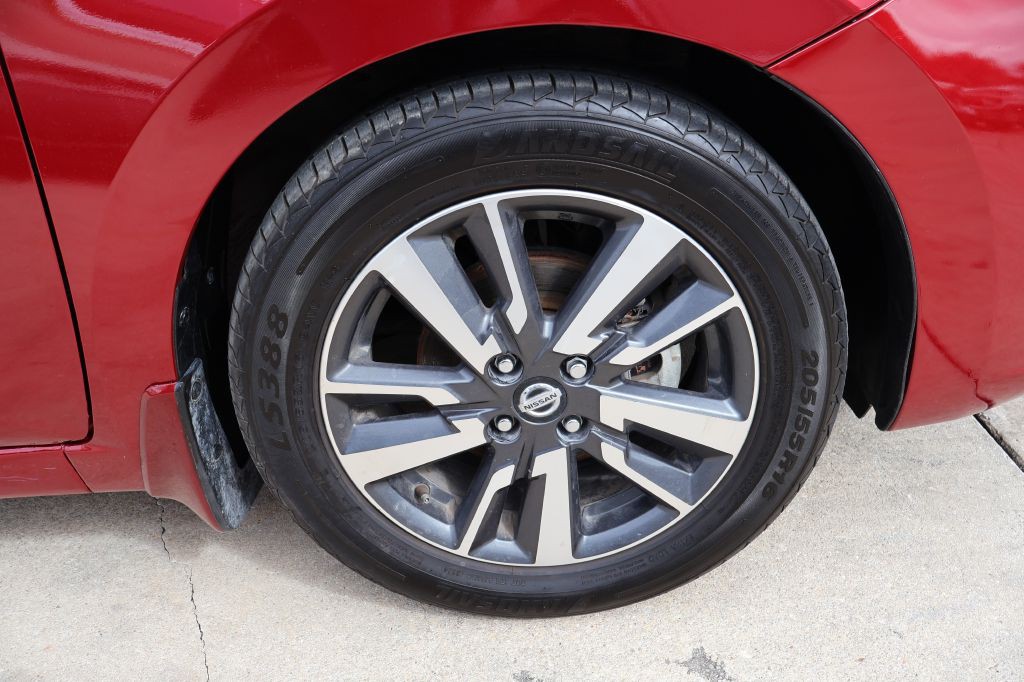 2021 Nissan Versa Image 9