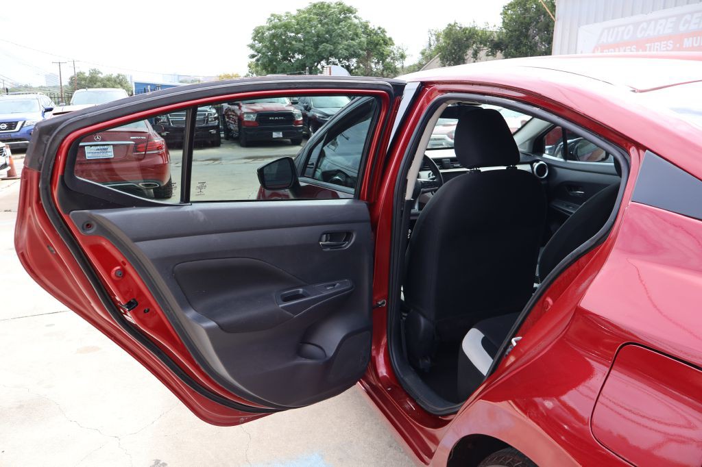 2021 Nissan Versa Image 24