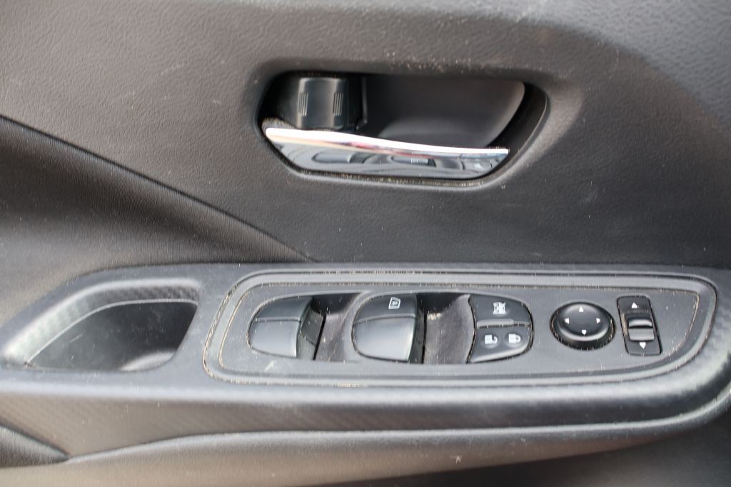 2021 Nissan Versa Image 30