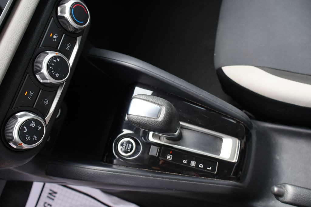 2021 Nissan Versa Image 36
