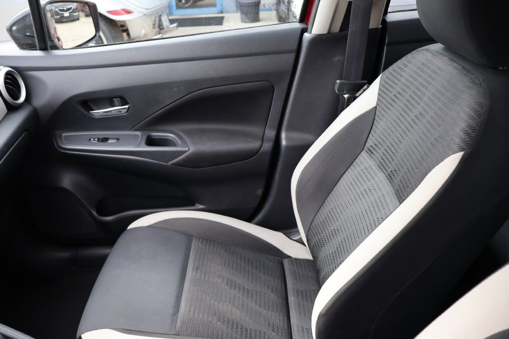 2021 Nissan Versa Image 38