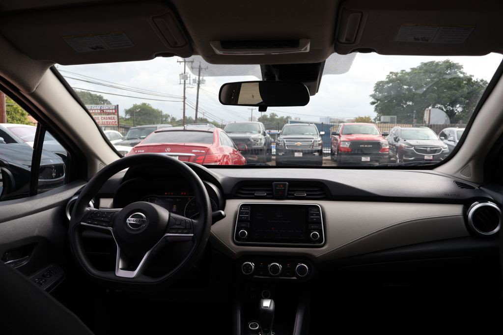 2021 Nissan Versa Image 41