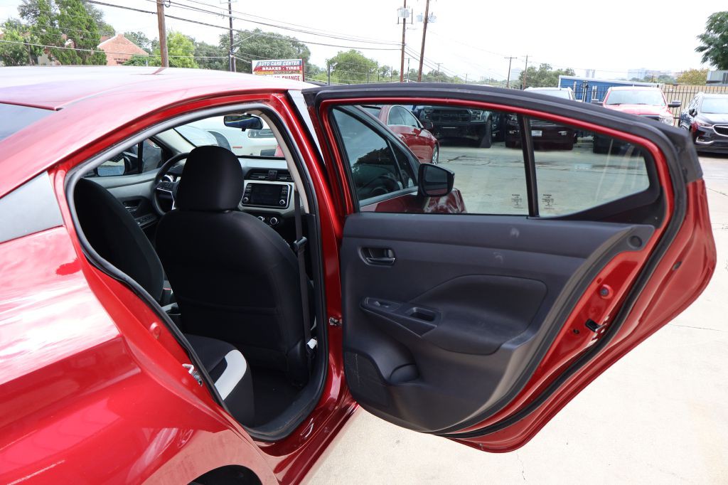 2021 Nissan Versa Image 44