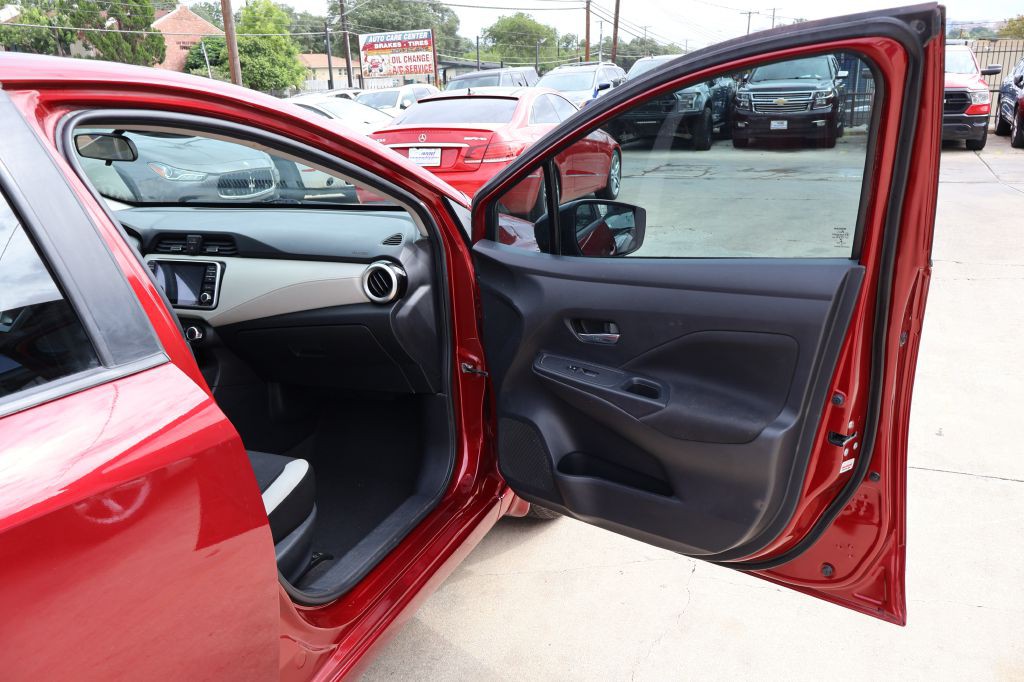2021 Nissan Versa Image 46
