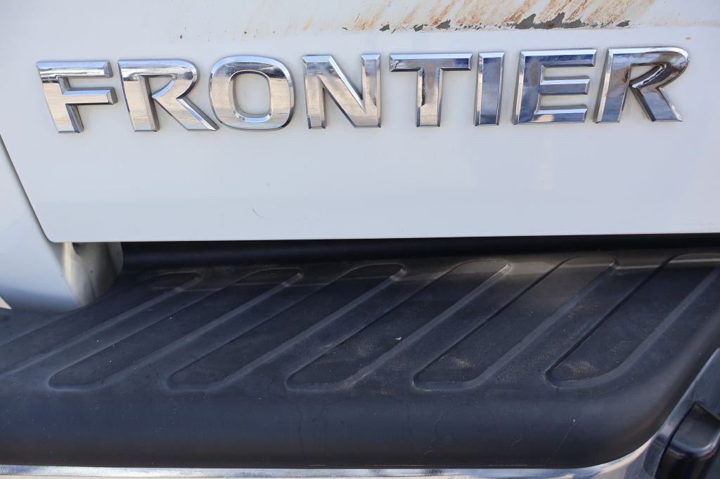 2016 Nissan Frontier Image 11