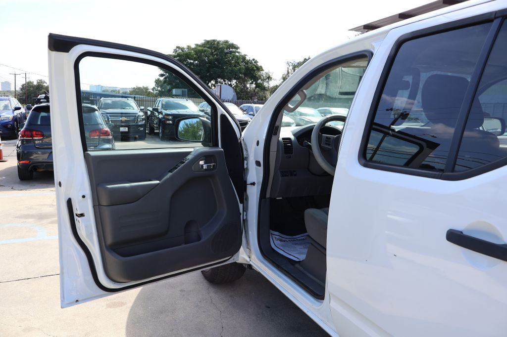 2016 Nissan Frontier Image 16