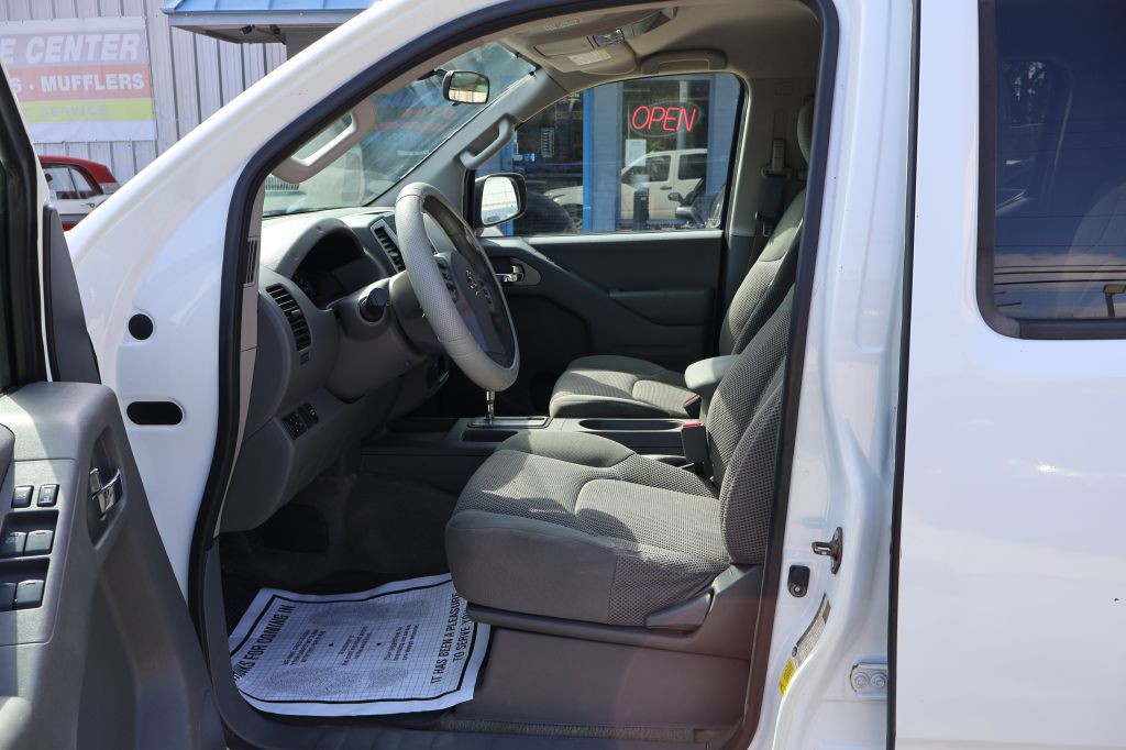 2016 Nissan Frontier Image 17