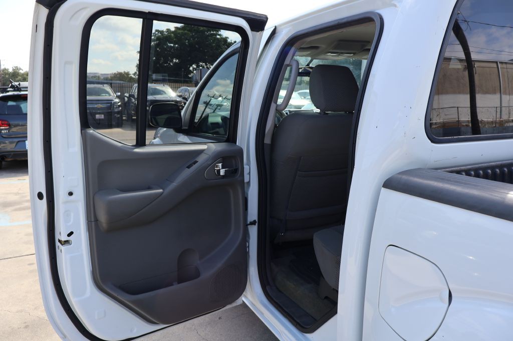 2016 Nissan Frontier Image 18