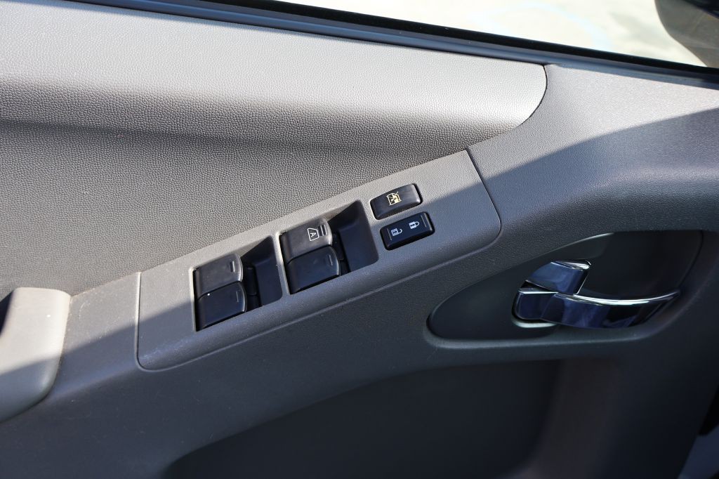 2016 Nissan Frontier Image 24