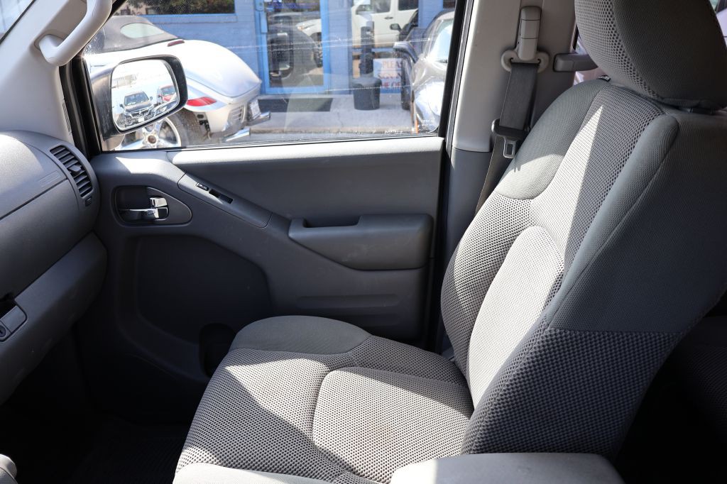 2016 Nissan Frontier Image 30