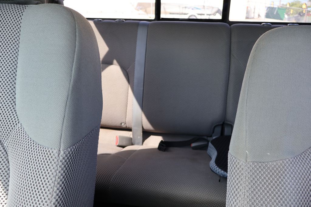 2016 Nissan Frontier Image 32