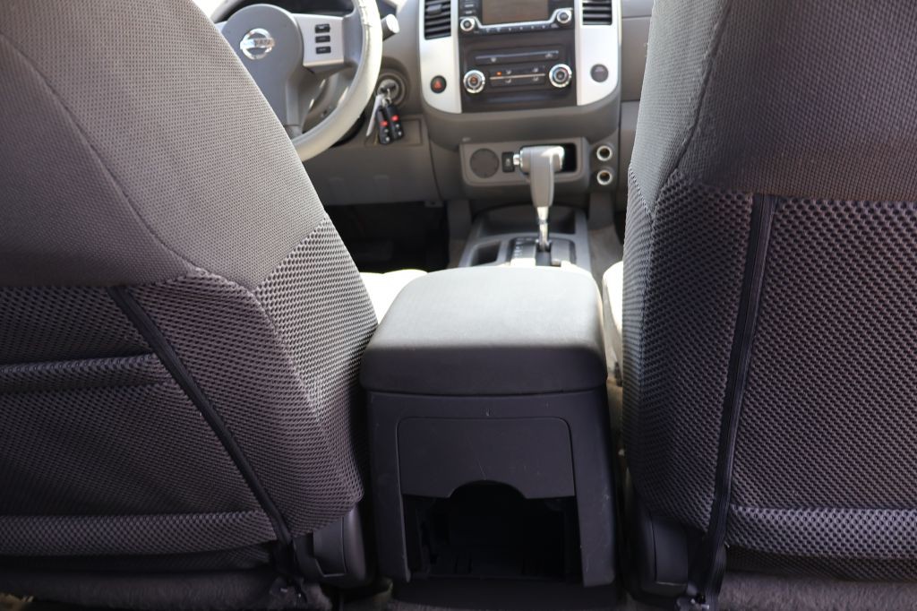 2016 Nissan Frontier Image 35