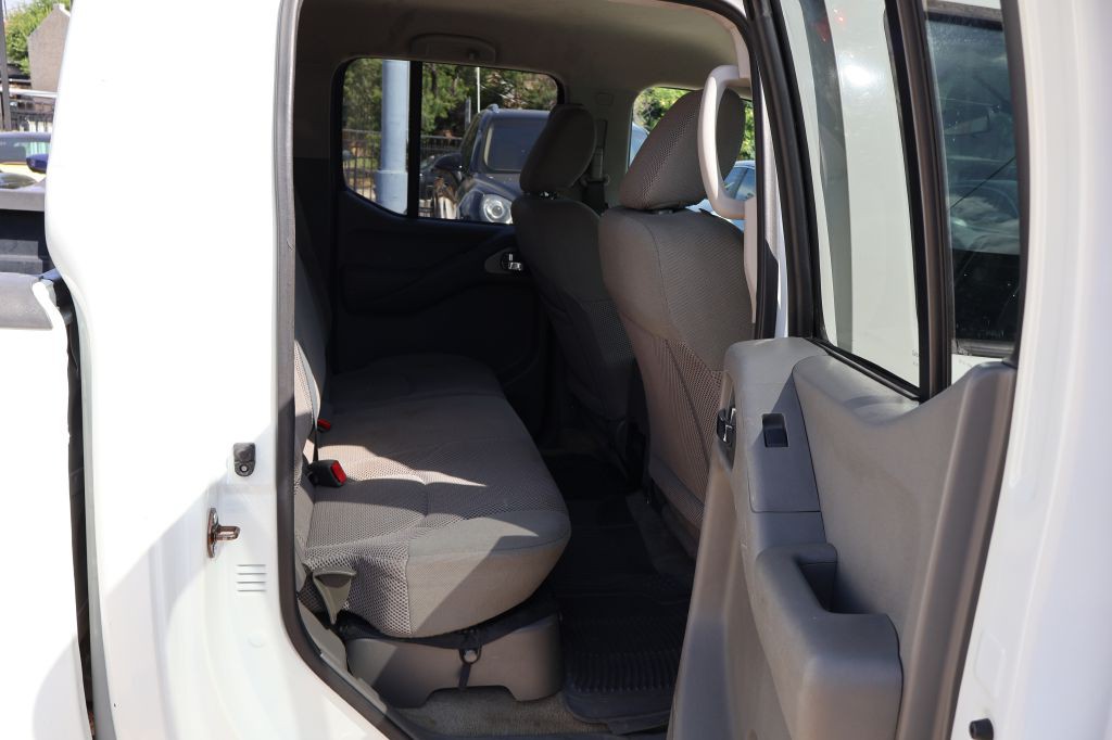 2016 Nissan Frontier Image 36