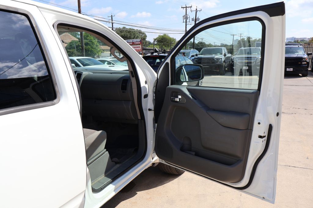 2016 Nissan Frontier Image 39