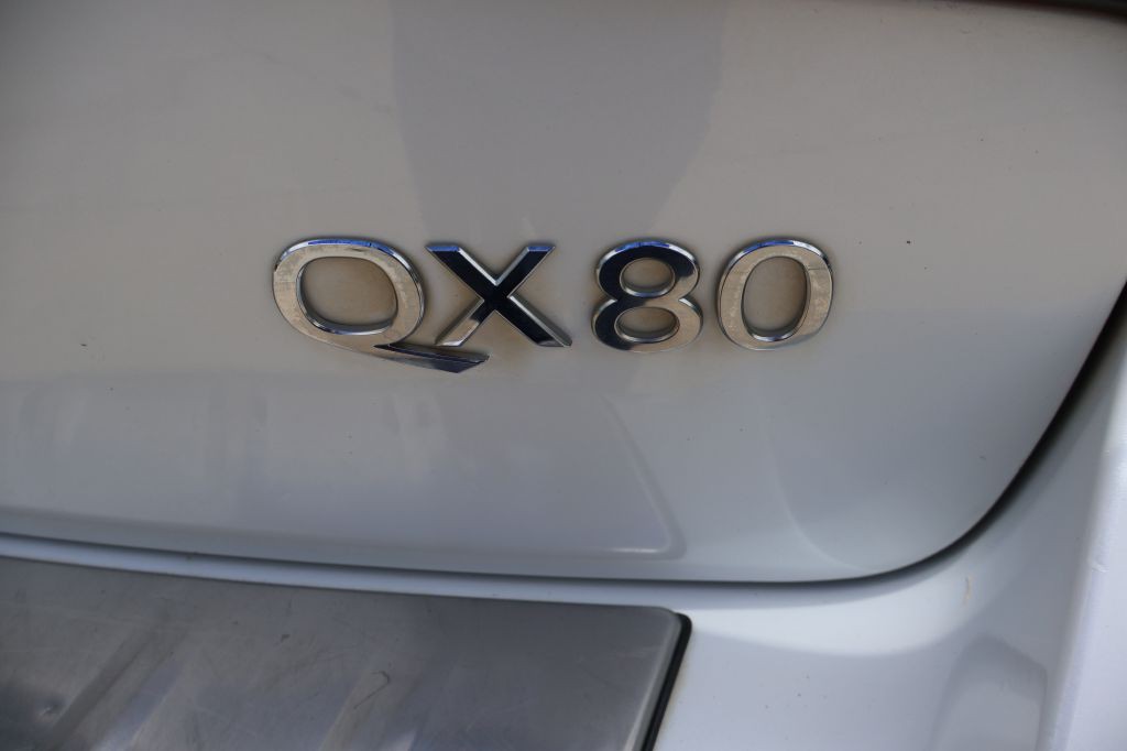 2018 INFINITI QX80 Image 12