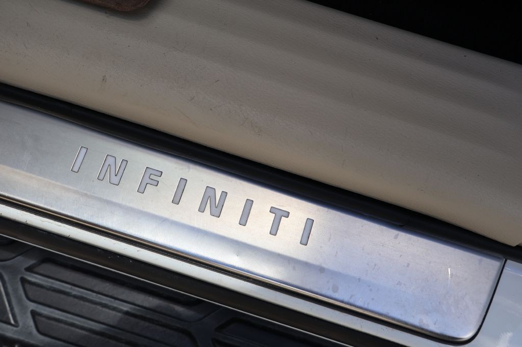 2018 INFINITI QX80 Image 24