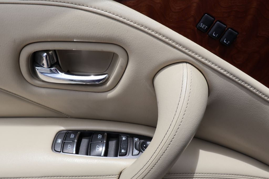 2018 INFINITI QX80 Image 36
