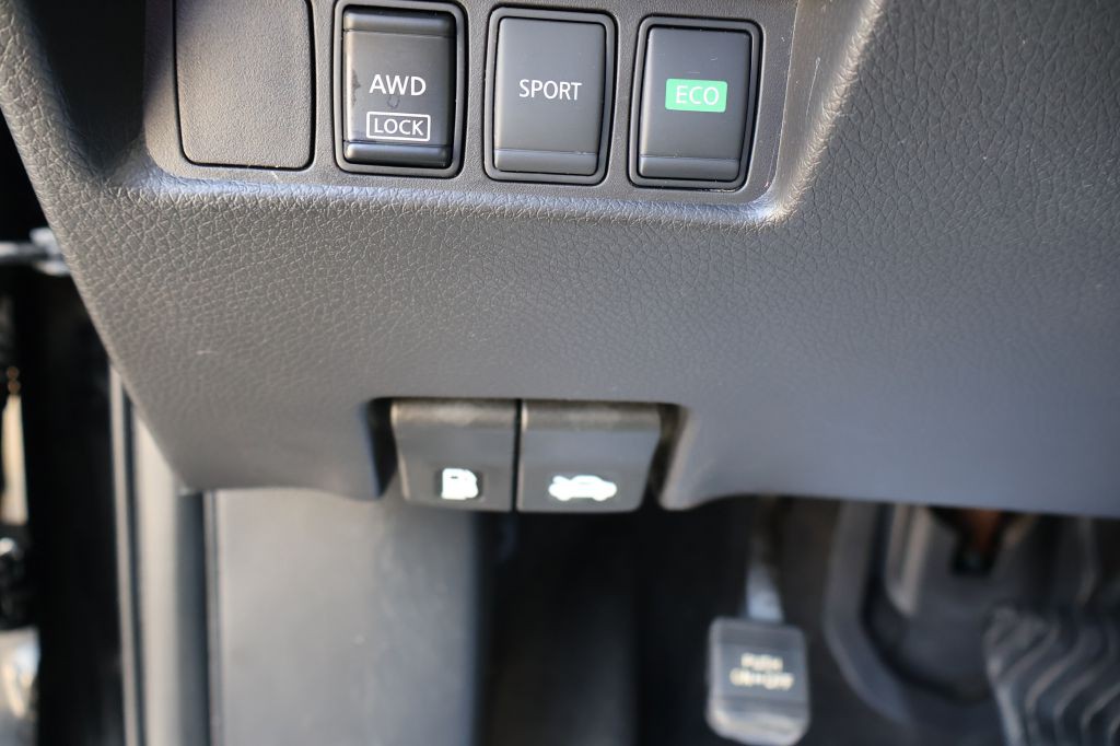 2017 Nissan Rogue Image 32