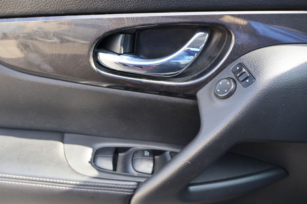 2017 Nissan Rogue Image 33
