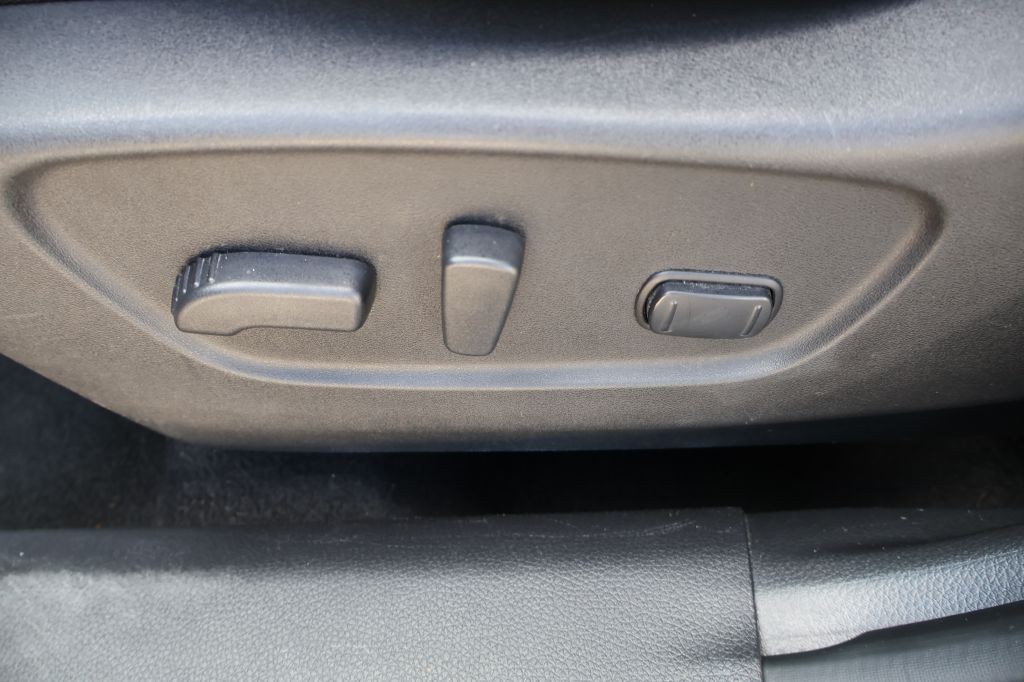 2017 Nissan Rogue Image 35