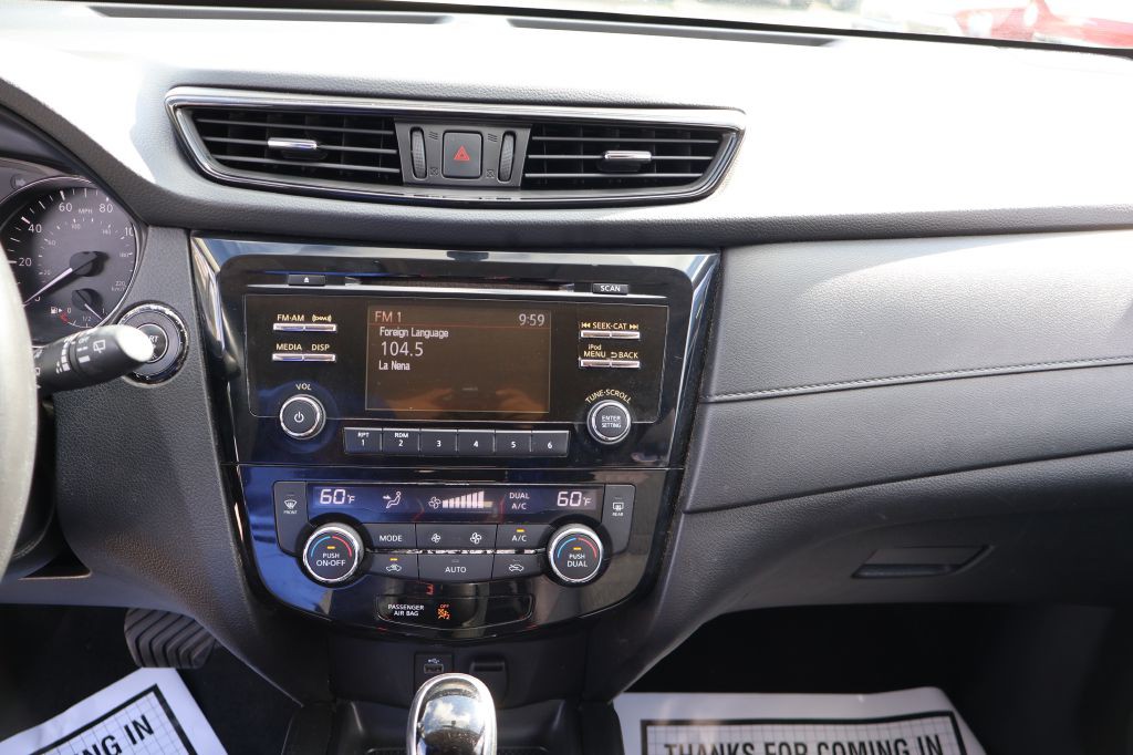 2017 Nissan Rogue Image 36
