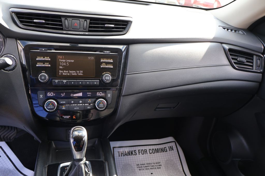 2017 Nissan Rogue Image 37